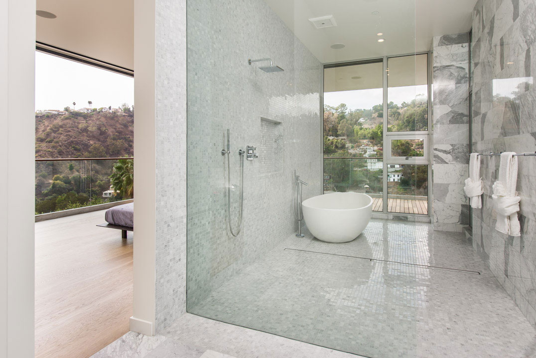 The master shower and tub.