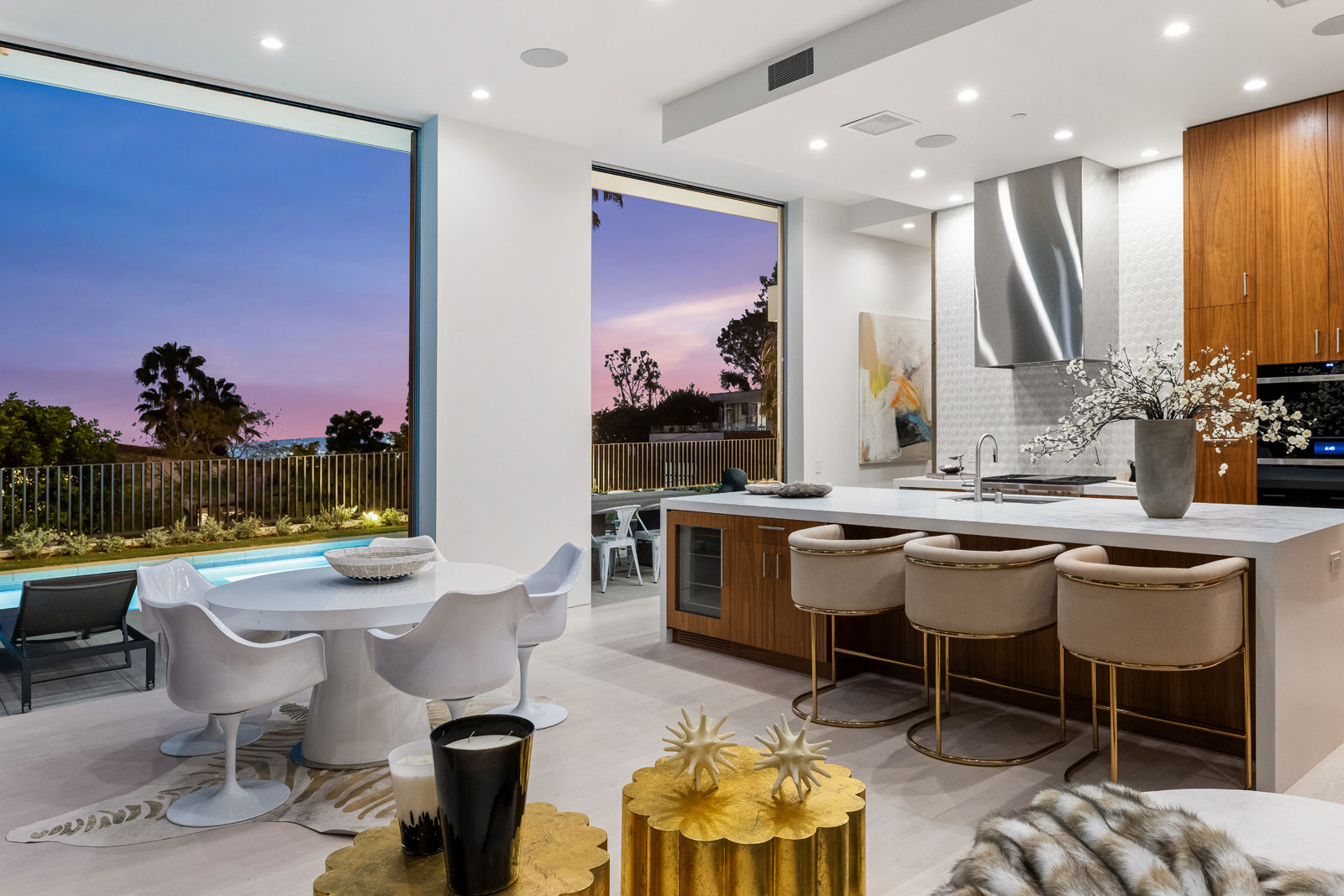 Looking out the kitchen at night. Photo: © Anthony Barcelo, Barcelo Photography