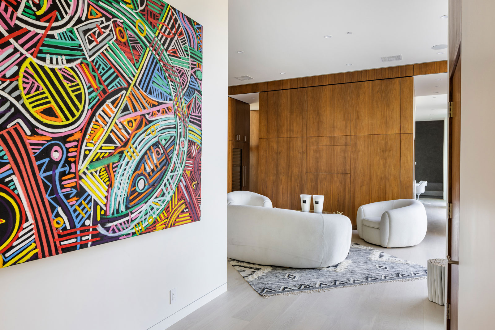 The view into the living room from the entry. The center walnut panel can be remove so a television can be mounted. Photo: © Anthony Barcelo, Barcelo Photography