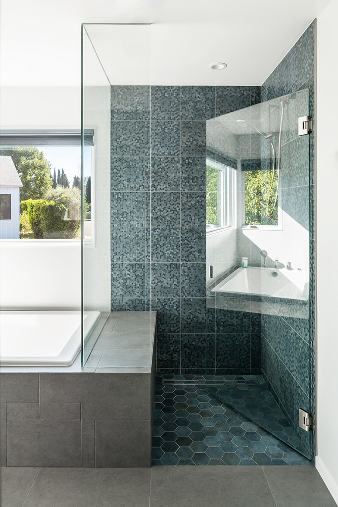 The principal shower & tub. Photo: ©Paul Vu, Here and Now Agency